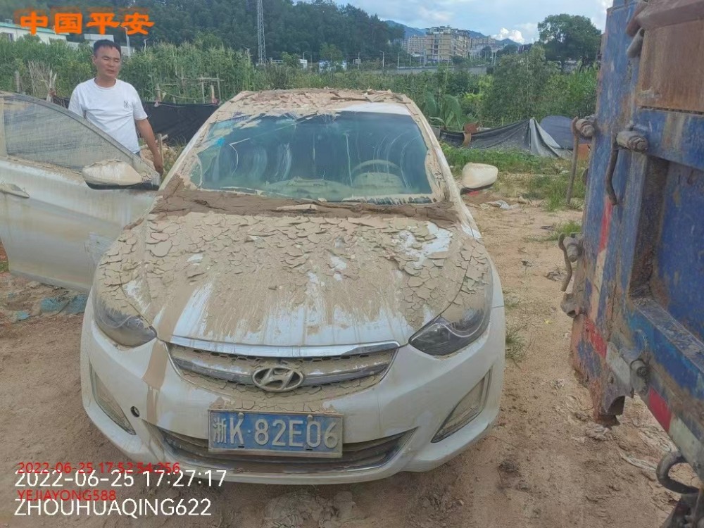 15年現(xiàn)代朗動(dòng)泡水車