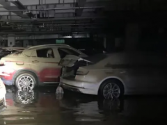 泡水車怎么解鎖電子手剎（電子手剎熄火后會(huì)自動(dòng)開啟嗎）