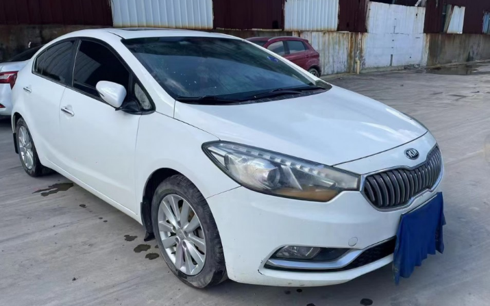 右轉(zhuǎn)車和直行車應(yīng)該誰(shuí)先讓