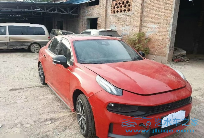 汽車一旦進(jìn)水應(yīng)該怎么辦