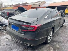 同排量車(chē)型爬坡，功率與扭矩哪個(gè)更重要？  在汽車(chē)的動(dòng)力性能中，功率和扭矩是兩個(gè)核心參數(shù)，它們分別反映了汽車(chē)的速度能力和力量大小。當(dāng)面對(duì)爬坡這一特定場(chǎng)景時(shí)，同排量的車(chē)型在功率和扭矩上的表現(xiàn)尤為重要。那么