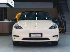 新款model y 矩陣式大燈 科技感十足！前后排均備座椅加熱！