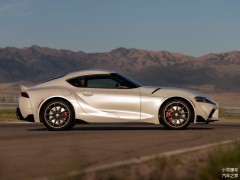 2025款豐田supra，標(biāo)配3.0t6缸發(fā)動機，340匹馬力！