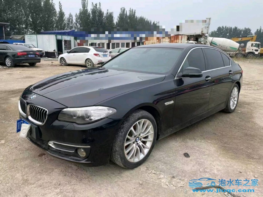 車輛遇大雨積水：如何預防與應(yīng)對排氣管被淹的緊急情況-泡水車之家