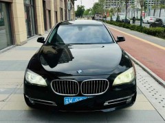 水淹大半個車輪：水深半輪，車行何安？解析水淹車輛風(fēng)險與應(yīng)對之策