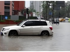 車輛燃油耗盡應對指南：送油服務的選擇與操作建議 車子沒有油了怎么辦送油？