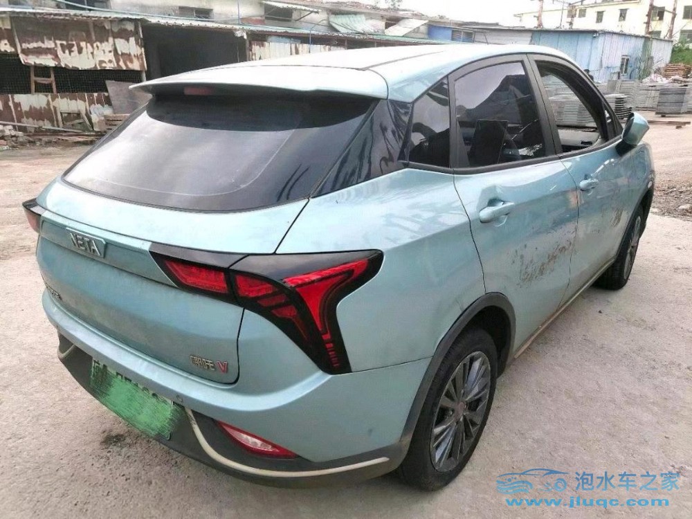 22年哪吒汽車V