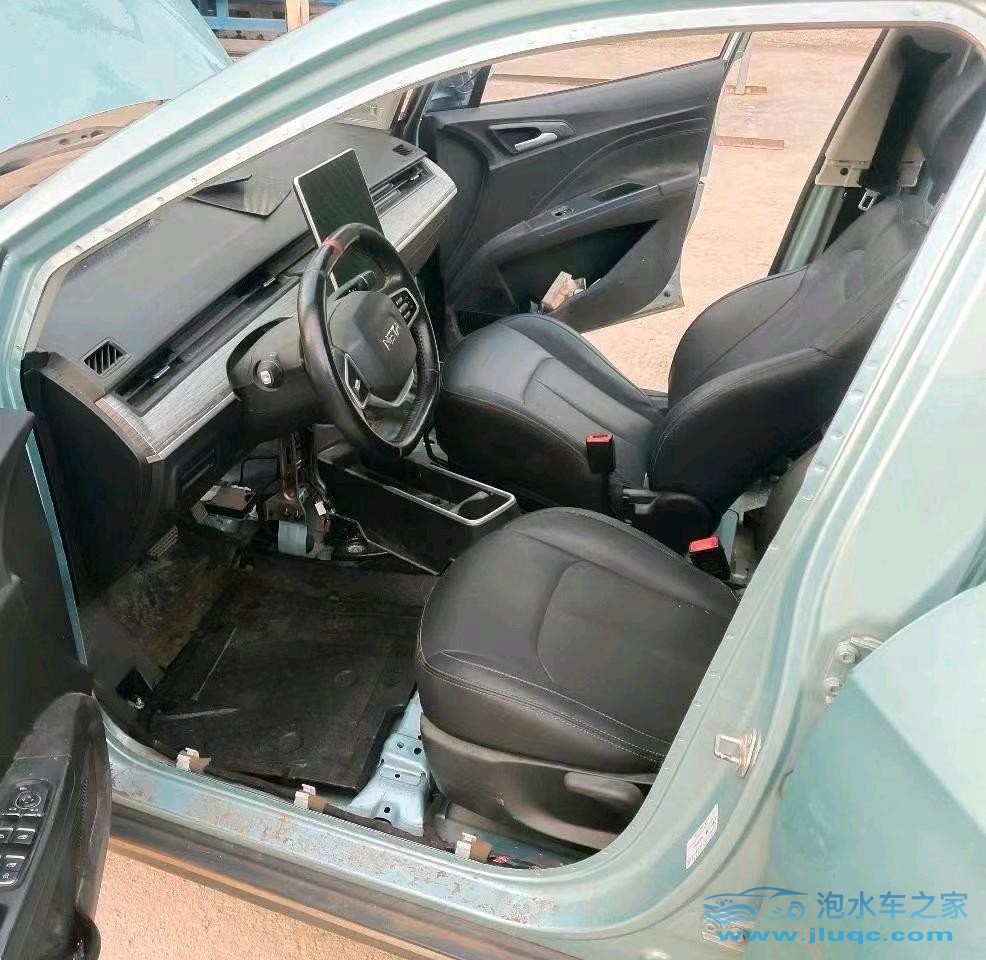 22年哪吒汽車V