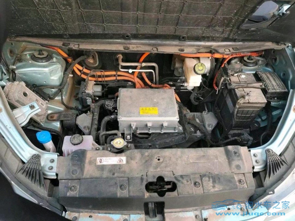 22年哪吒汽車V