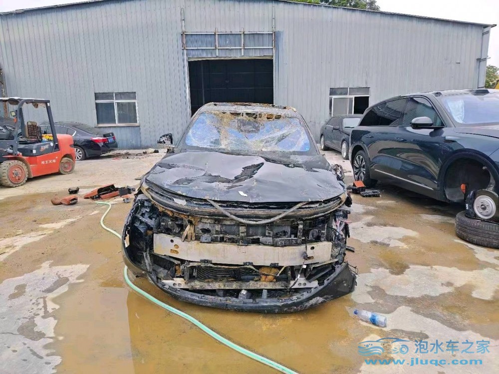 24年理想L7泡水車