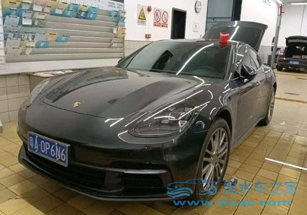 18年保時(shí)捷帕納梅拉泡水車