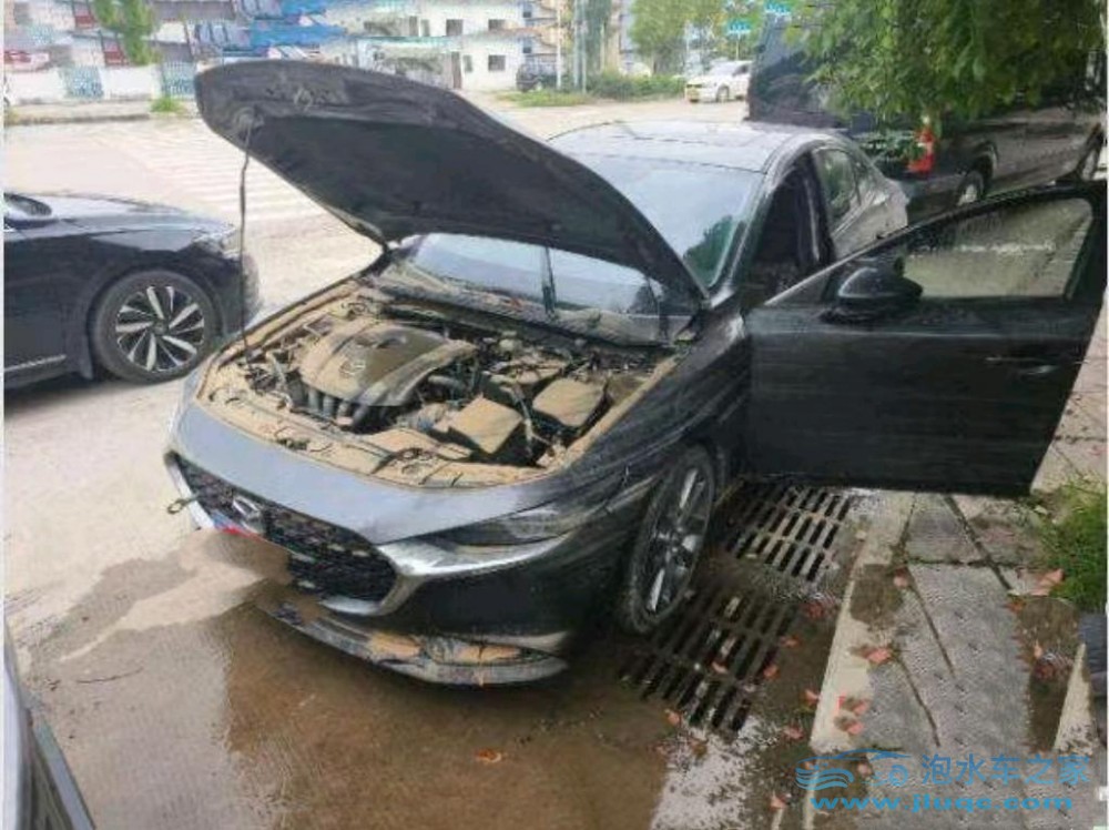 22年馬自達馬自達3泡水車