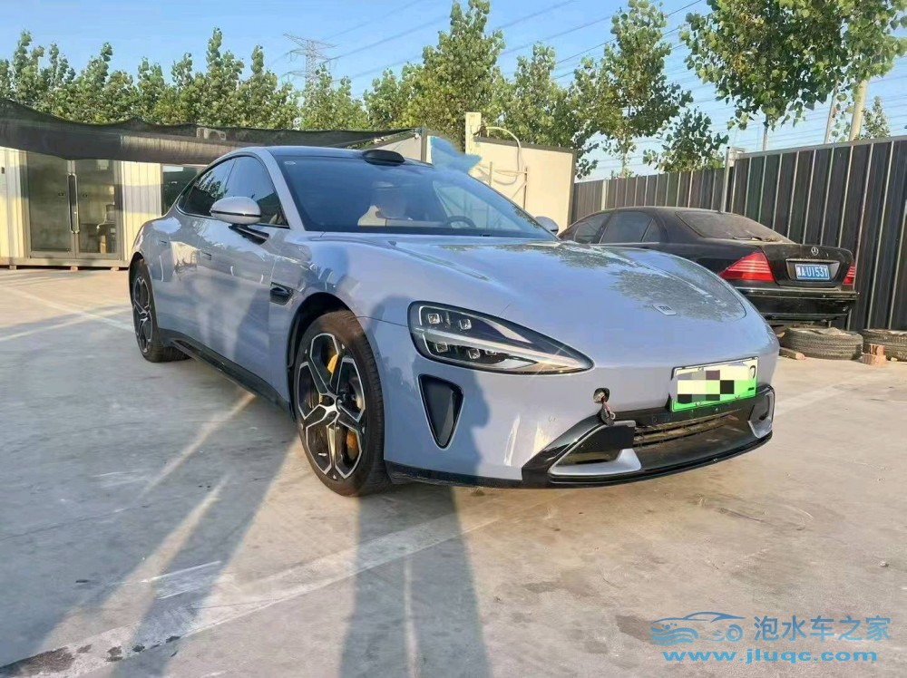 24年小米SU7泡水車