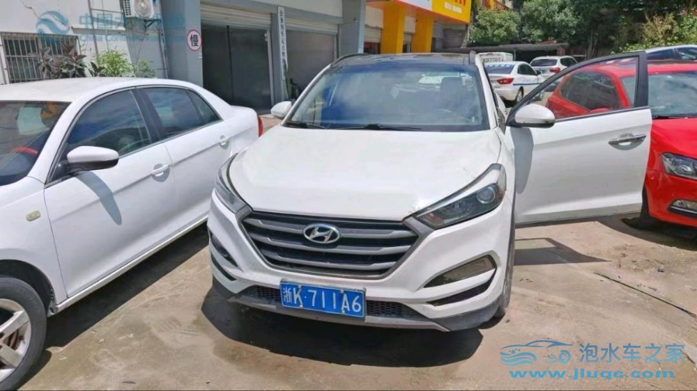 17年現(xiàn)代途勝泡水車