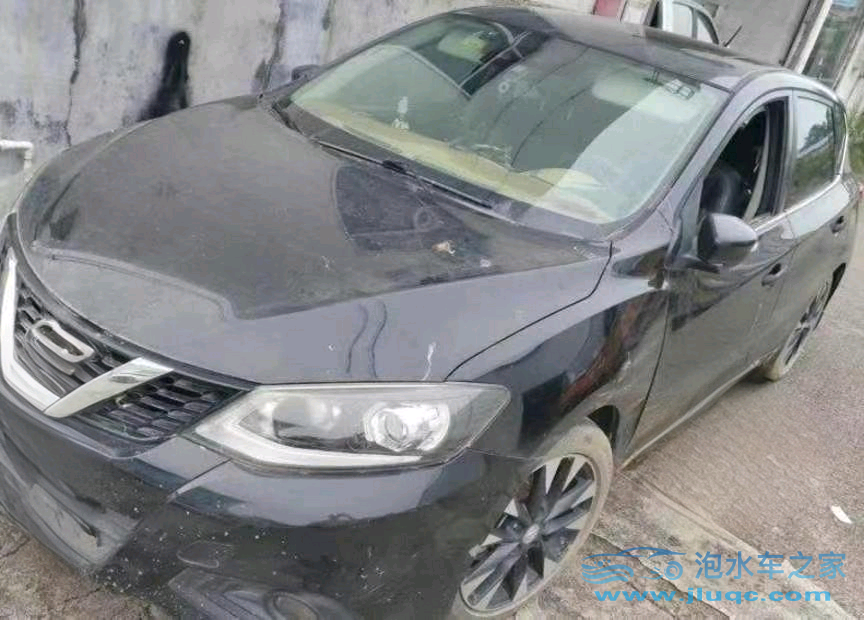18年日產(chǎn)騏達泡水車