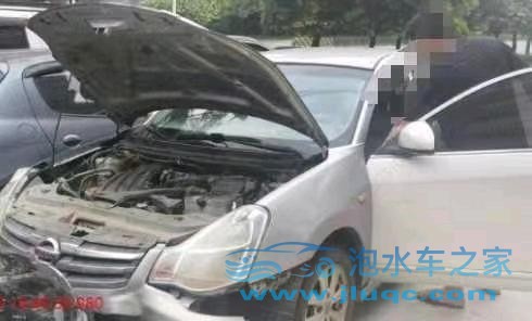 16年日產(chǎn)軒逸泡水車