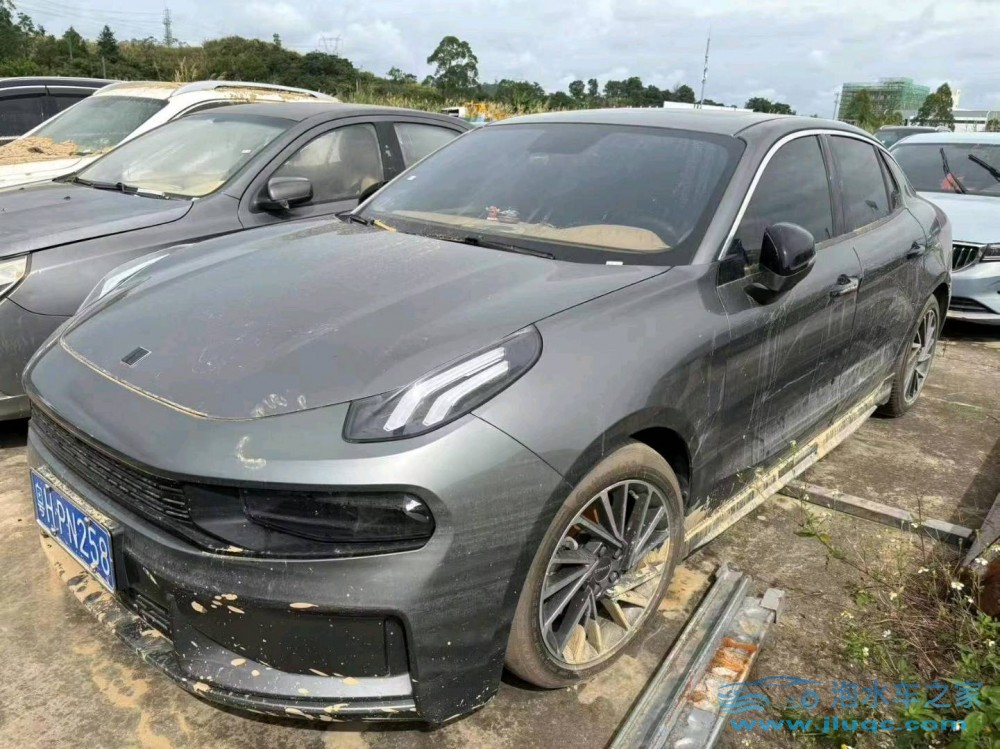 22年領(lǐng)克03泡水車