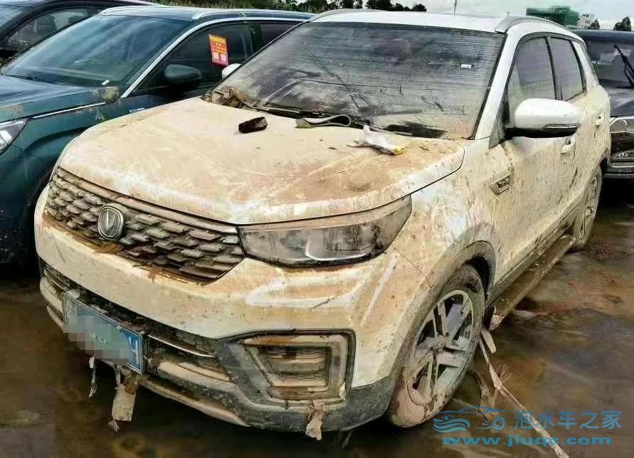 19年長(zhǎng)安長(zhǎng)安CS55泡水車