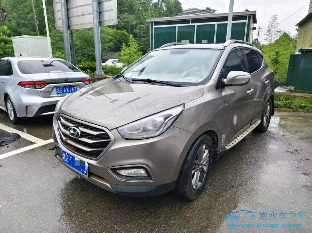 14年現(xiàn)代ix35泡水車