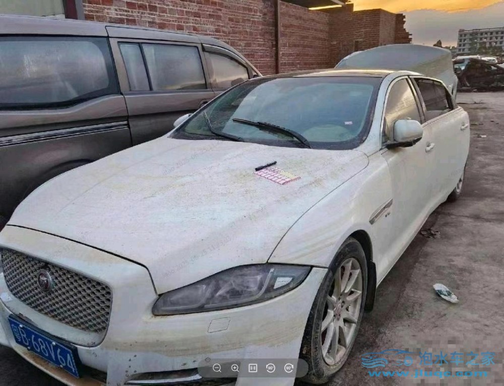 17年捷豹XJ泡水車