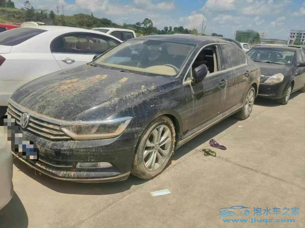 18年大眾邁騰泡水車