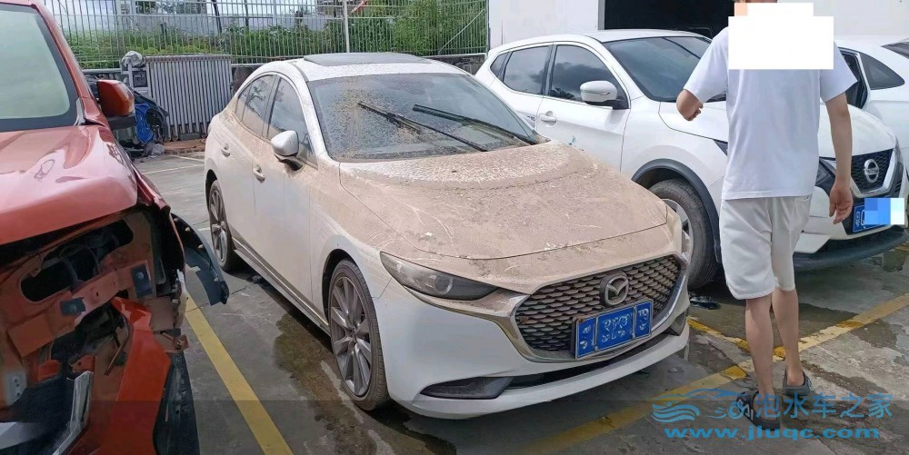 22年馬自達(dá)昂克賽拉泡水車