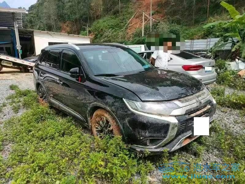 20年三菱歐藍(lán)德泡水車(chē)