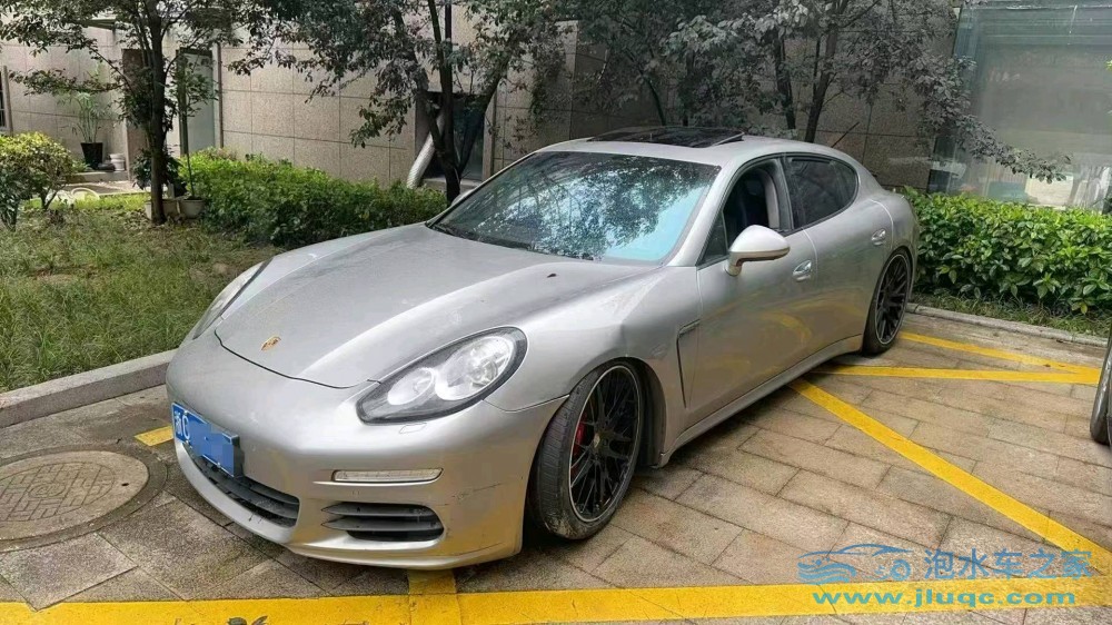 15年保時(shí)捷帕拉梅拉泡水車