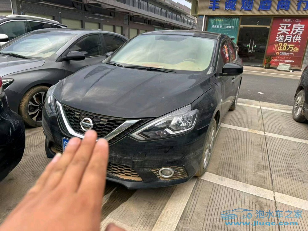 20年日產(chǎn)軒逸泡水車