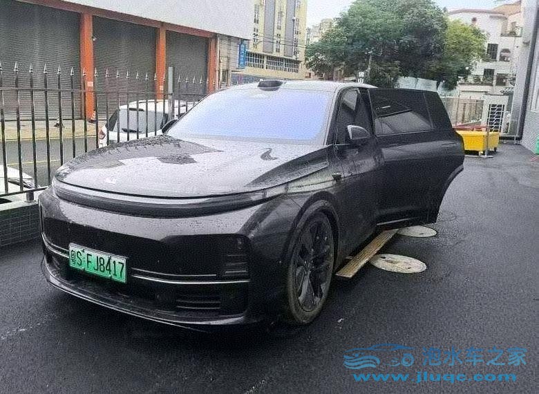 24年理想L7泡水車