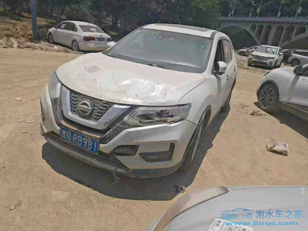 21年日產(chǎn)奇駿泡水車