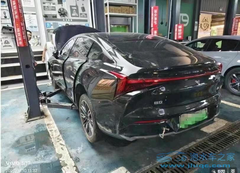 24年哪吒汽車哪吒U