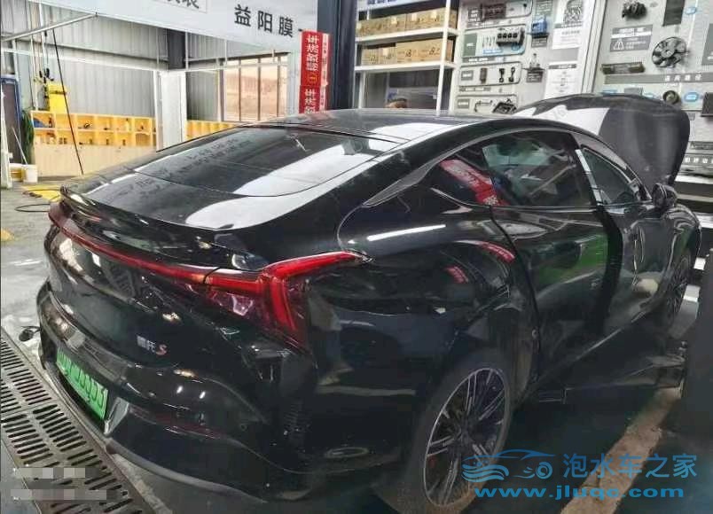 24年哪吒汽車哪吒U