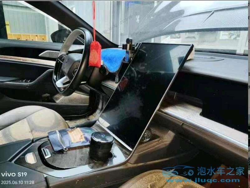24年哪吒汽車哪吒U