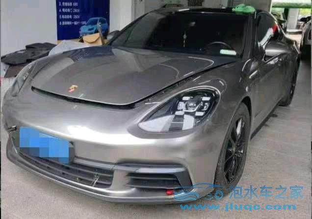 18年保時(shí)捷帕拉梅拉泡水車(chē)
