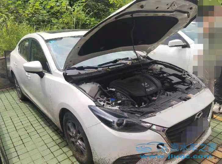 18年馬自達馬自達3泡水車