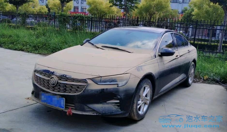 22年別克君威泡水車