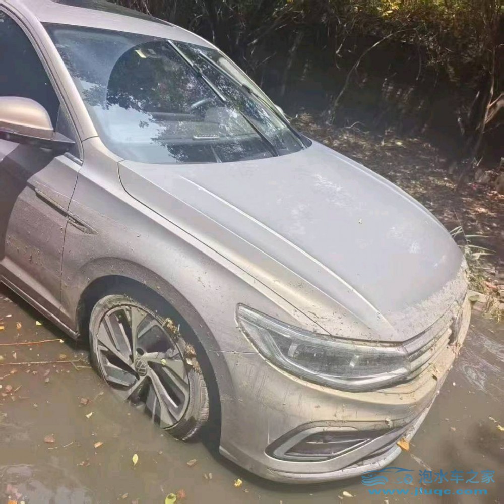 22年大眾寶來泡水車