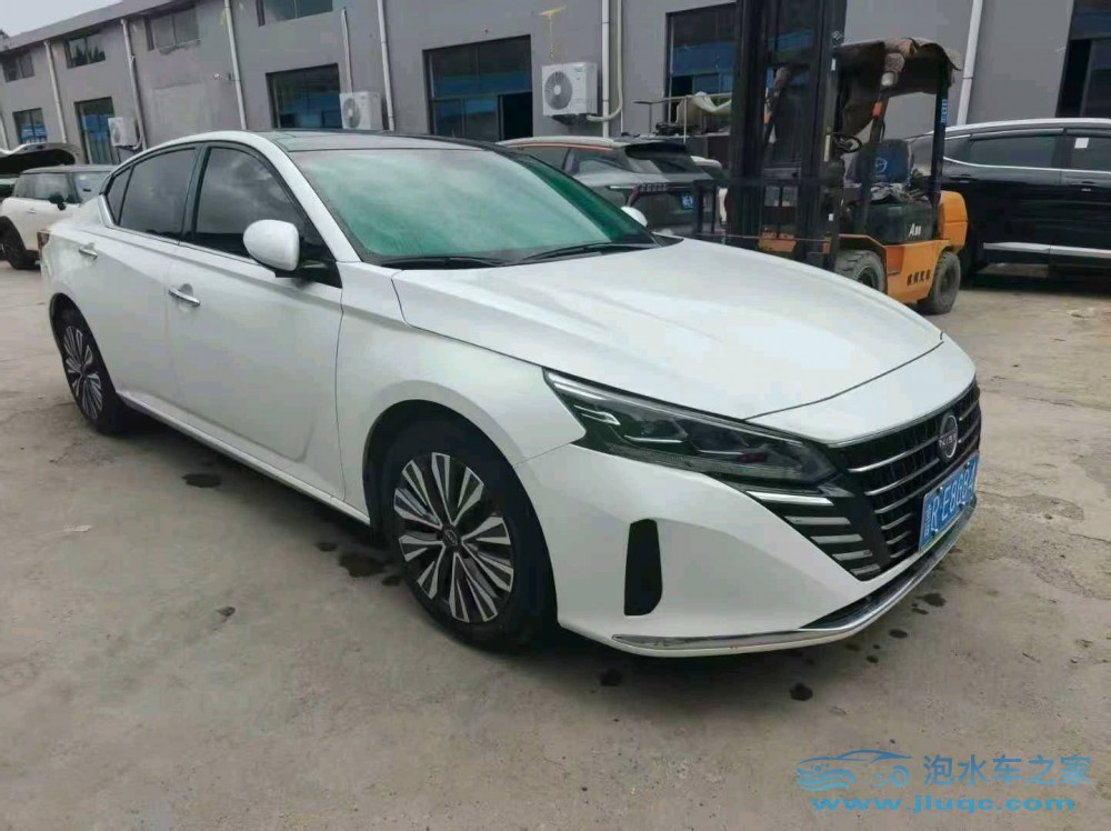23年日產(chǎn)天籟泡水車