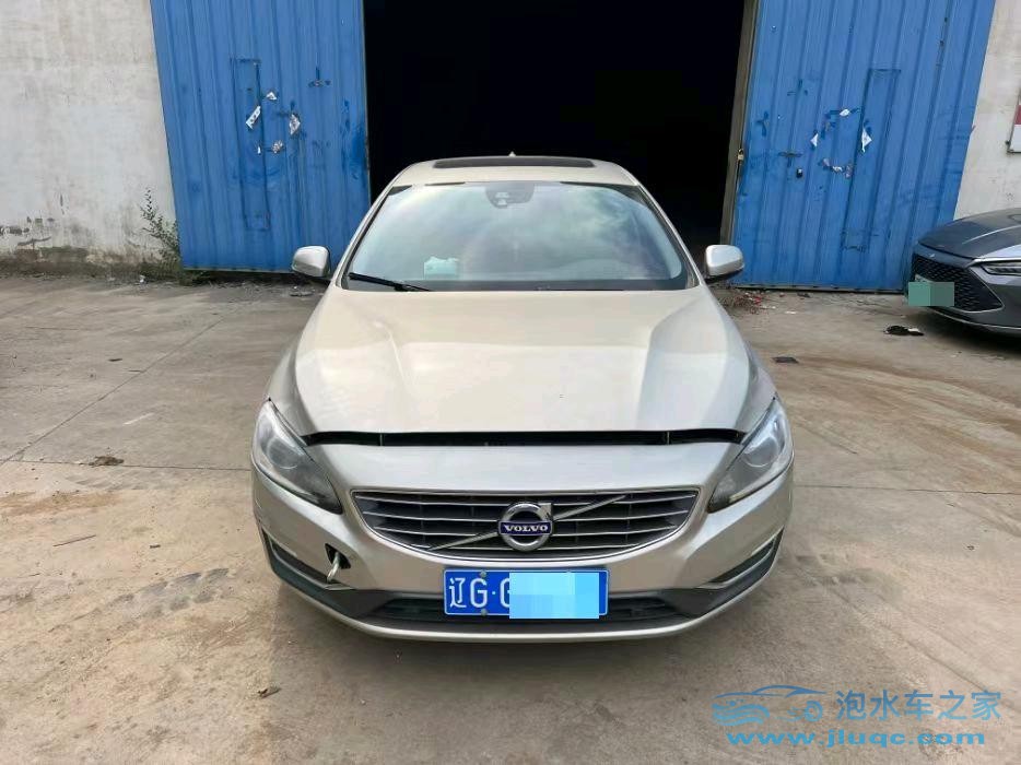 17年沃爾沃S60L泡水車
