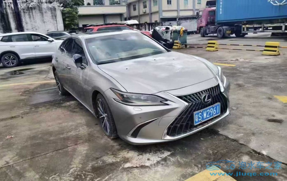 高檔豪華泡水車在哪里可以買？-購買泡水車