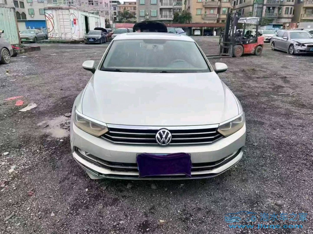 20年大眾邁騰泡水車