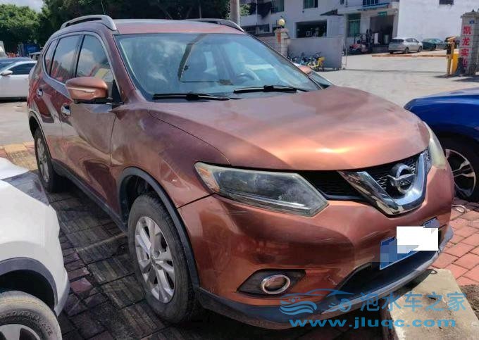 16年日產(chǎn)奇駿泡水車