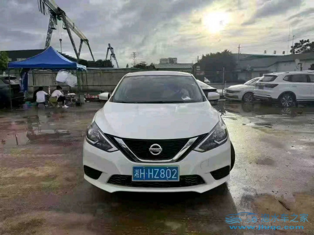 25年日產(chǎn)軒逸泡水車