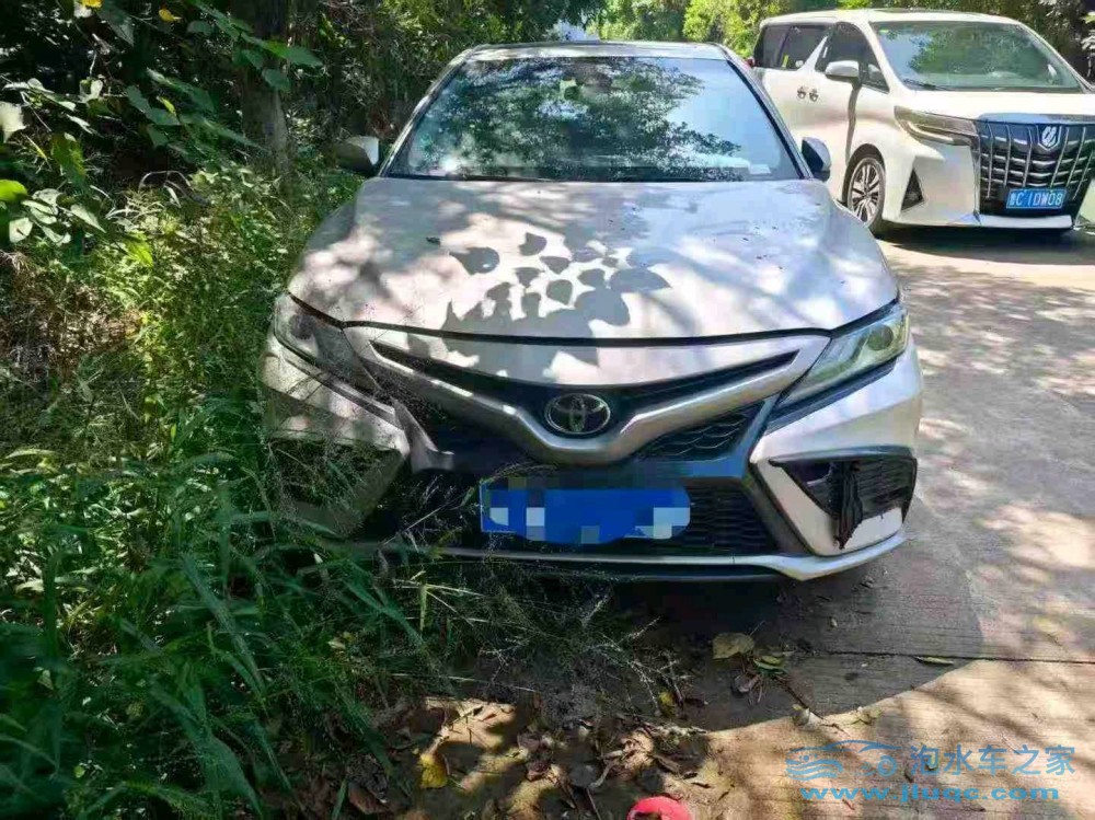 22年豐田凱美瑞泡水車