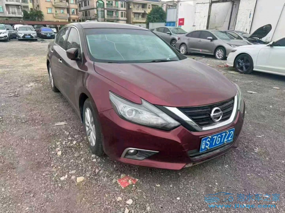 17年日產(chǎn)天籟泡水車(chē)