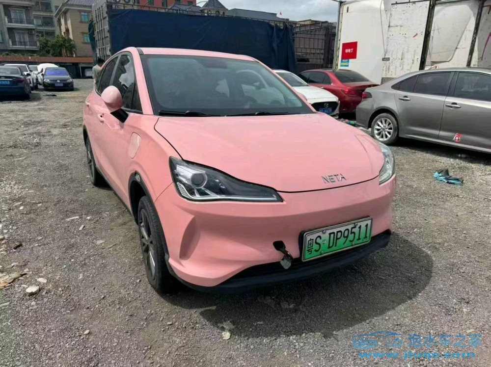 22年哪吒汽車(chē)V泡水車(chē)