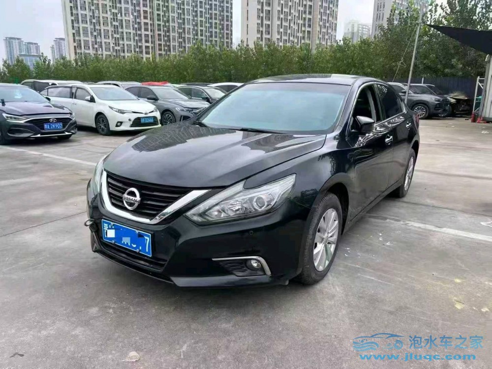 17年日產(chǎn)天籟泡水車