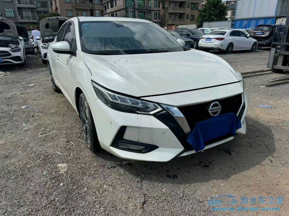 20年日產(chǎn)軒逸泡水車