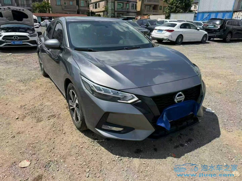 20年日產(chǎn)軒逸泡水車(chē)